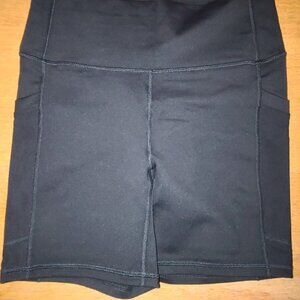 Fabletics On-The-Go 6" Short, Black, Size M